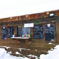 Kiosek na Mořině, kde začíná běžecká stopa směrem ke kiosku Promenáda, byl v minulosti modernizovaný. 