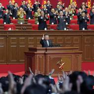 Staré stranické kádry nahradili mladší politici. Do ministerské pozice povýšila Kimova sestra Kim Jo-čong.