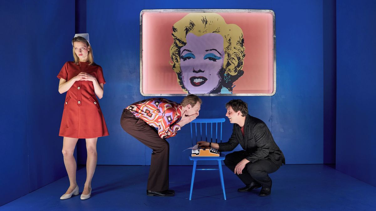 Recenze: Divadlo Na zábradlí neomylně odhadlo potenciál románu Časokryt