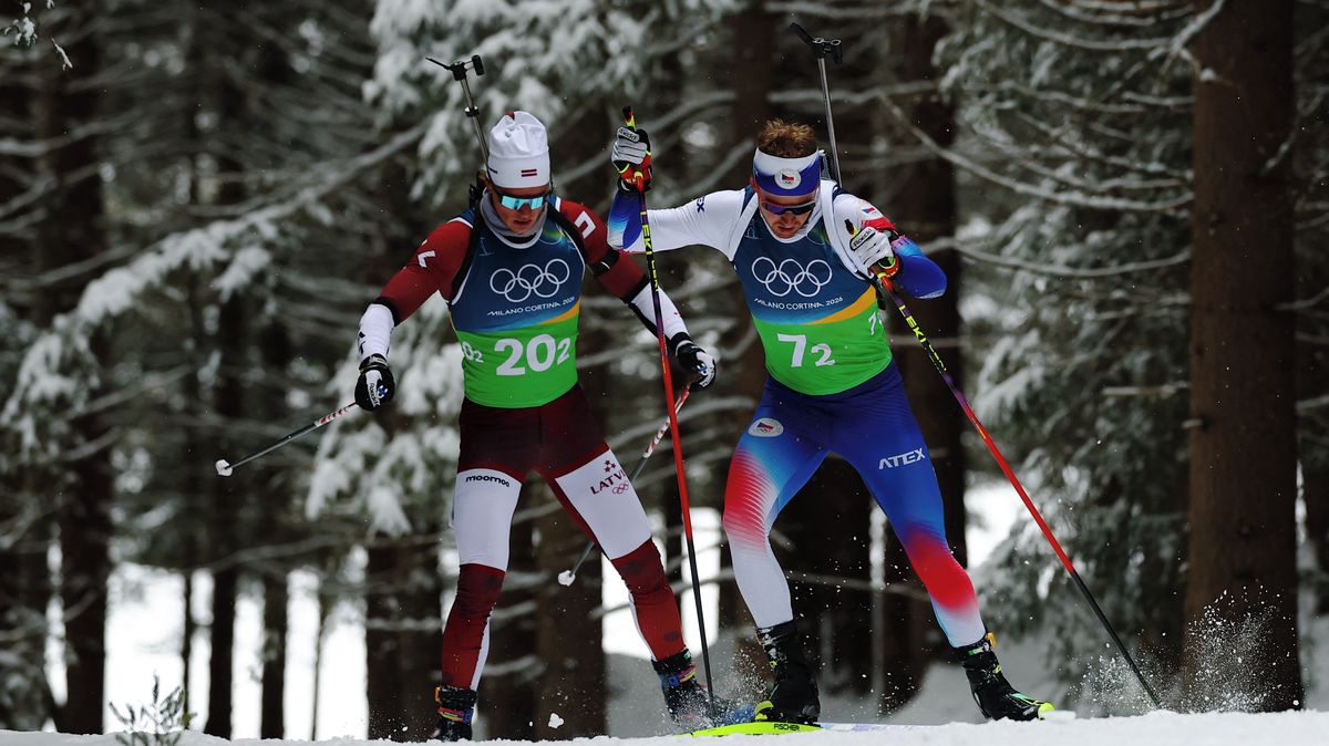 Biatlonisté skončili ve štafetě šestí, zvítězili Francouzi
