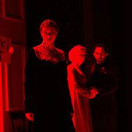 Vlevo je Anežka Šťastná jako Kapuletová.