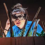 Na fotografii z inscenace Píšu ti, píšu, kterou tento pátek uvede brněnské Divadlo Radost, je Hana Kučová.