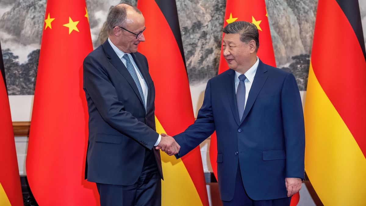 V Pekingu a ztracený. Jestřáb Merz se v Číně změnil v holubici