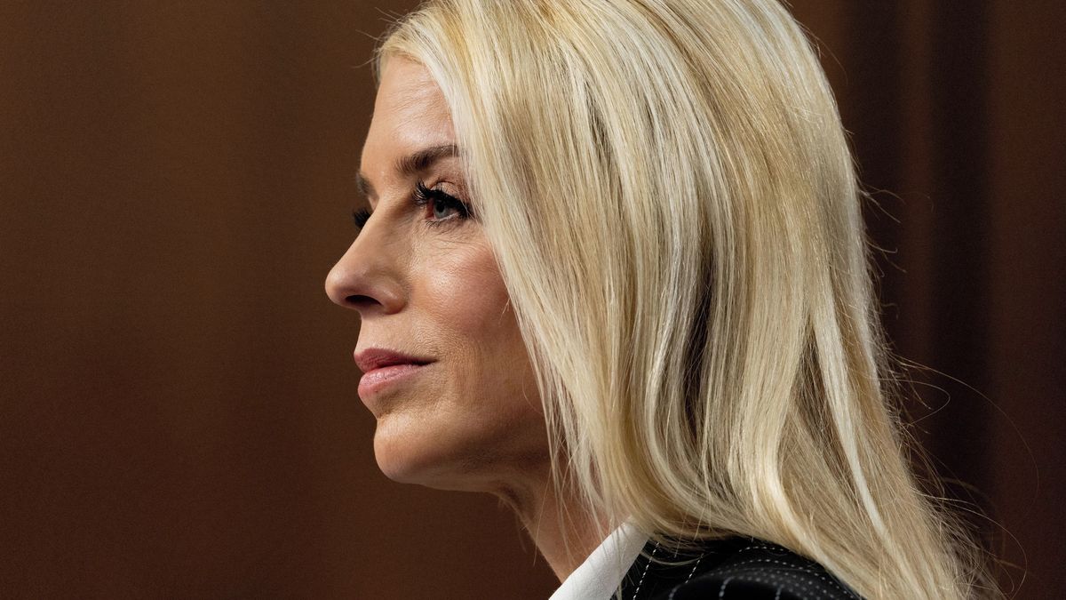 Ministryně spravedlnosti USA Bondiová v Kongresu čelila otázkám o Epsteinovi