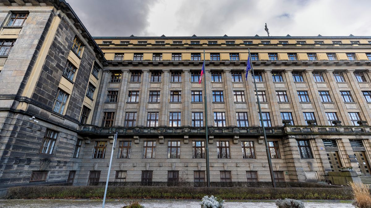 Převod auta i bez návštěvy úřadů. Ministerstvo připravilo změnu