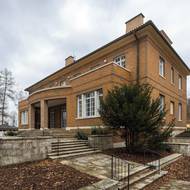 Rekonstrukce vyšla na 202 milionů korun, z toho 100 milionů pokryla dotace z Národního fondu obnovy.