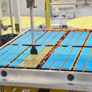 Škoda se tak stala prvním místem koncernu, které vyrábí bateriové systémy s články integrovanými do bloku.