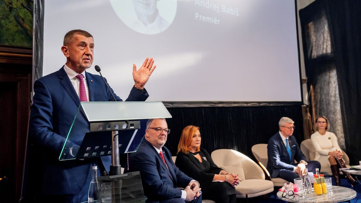 Babiš lže, nic nevyřešil, tvrdí opozice po převedení Agrofertu do fondu