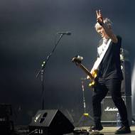 „Nevím, jestli je to na nás vidět, ale my slavíme, uvolňujeme naši hudbu a doufám, že to přenášíme na vás,“ sdílel s fanoušky Marek Huňát neboli Mardoša.