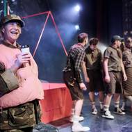 Vlevo je Ivana Wojtylová jako Zdena.