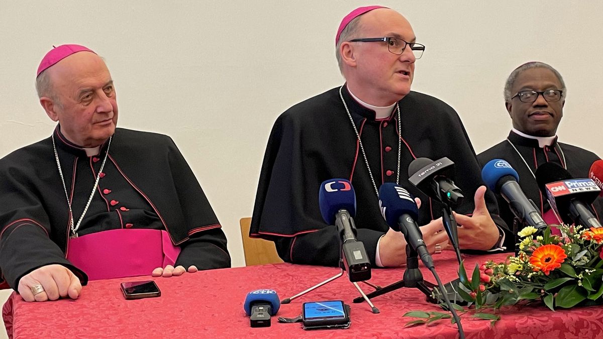 Papež posílá nuncia z Prahy do ráje gangů