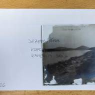 Poznat, o jaké místo jde, není snadné, je třeba hádat podle fragmentů. 