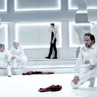 V popředí je David Punčochář jako Montek.