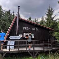 Kiosek funguje nejen v zimě. 