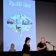 V oboru přínos českému komiksu porota vyzdvihla práci Romana Šantory (vpravo) a Skautské nadace Jaroslava Foglara za obnovení časopisu Rychlé šípy a oživení stejnojmenného seriálu pro nové čtenáře.