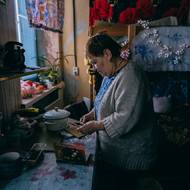 V červnu 2024 byly činnosti zcela pozastaveny. Dnes v tomto městě na frontové linii, které čelí každodennímu ostřelování, zůstávají přibližně dva tisíce lidí. Podle Zinajdina souseda ruští vojáci vykradli její dům - viděl je, jak z něj odnášejí věci. Zinajda však stihla zachránit několik fotoalb, která si vzala s sebou.