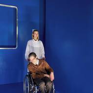 Simona Lewandowska v roli sestry a David Petrželka.