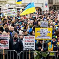 Jedna z vystupujících Ukrajinek Valerija Sydorová popsala, jak ji ruští vojáci v 16 letech odtáhli na Krym do převýchovného tábora. Nejhorší pohled podle ní byl na nemocné a zanedbané děti. „V tu chvíli jsem pochopila, že to není válka o území, že to je válka o identitu,“ vylíčila. Někteří z dětí jsou podle ní v zavlečení dodnes.