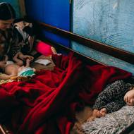 Damir (na snímku) má dva měsíce, jeho matce Kateryně Muraškinové je 17 let.