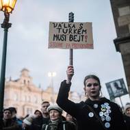 Na náměstí Republiky se sešla asi tisícovka lidí.