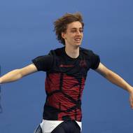 Velkou naději do dalších let vzbudil i teprve 19letý český rychlobruslař Metoděj Jílek. Na jeho premiérových hrách se mu podařilo získat hned dvě medaile - stříbrnou ze závodu na 5000 metrů a zlatou ze závodu na 10 000 metrů.