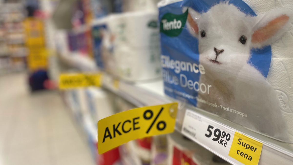 Marketingová mlha v regálech: Řetězce dávají „super ceny“ namísto jasných slev