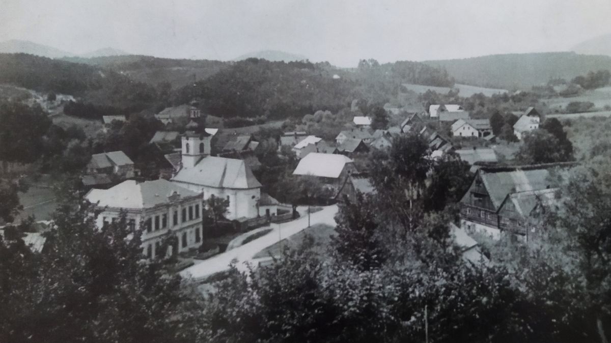 První české dítě ve vsi v Sudetech po válce odrodila německá bába