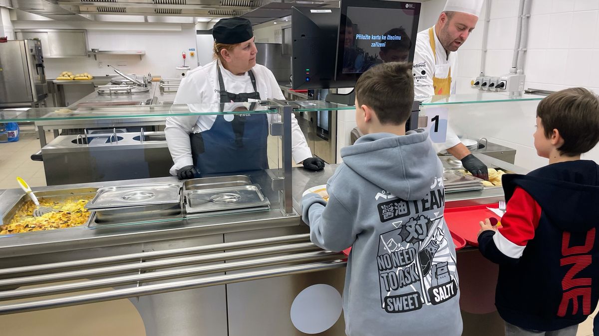 Škola, kde se vaří po novu. „Voda je v pohodě. Nechceme být tlustý.“