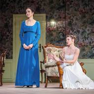 Světlana Janotová a Nikol Wetterová v roli sester Dashwoodových.