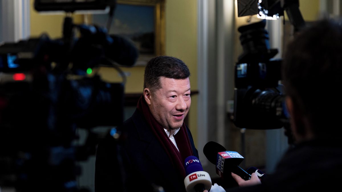 Okamura se dočkal. Pozvali jej po devíti letech do Otázek Václava Moravce