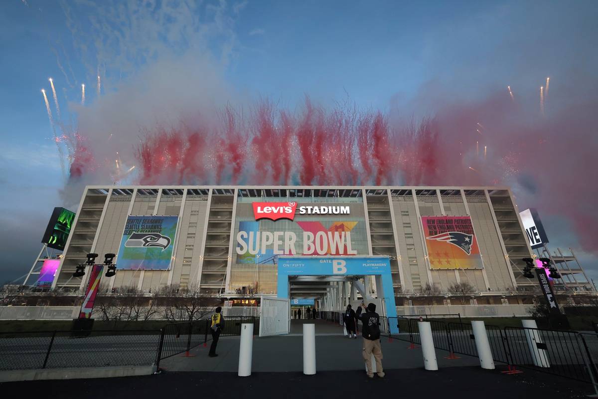 V poločase finále ligy amerického fotbalu NFL, takzvaného Super Bowlu, v noci na pondělí vystoupil světoznámý rapper a zpěvák Bad Bunny.