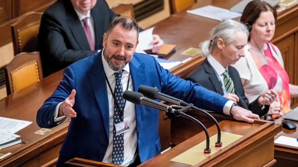 Spekulace o nominaci Chlada? Média ztrácí smysl pro humor, říká poslanec Motoristů