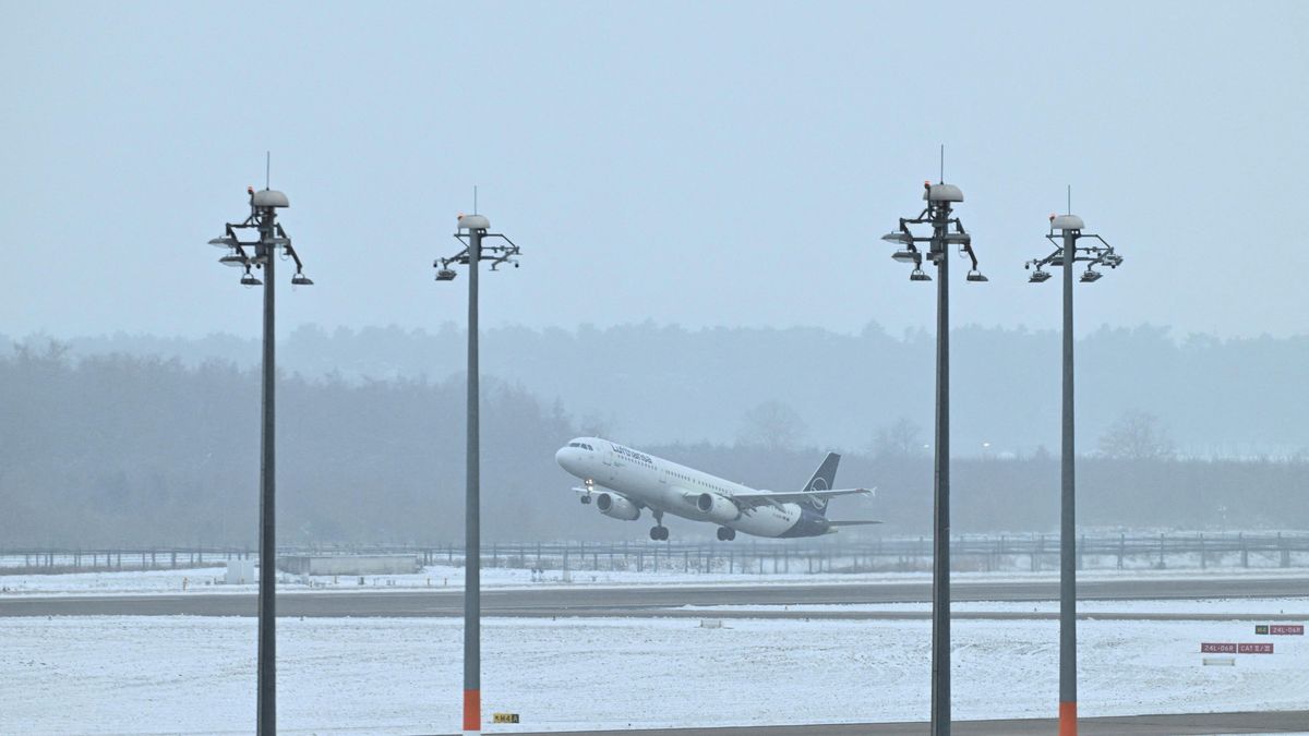 Letiště u Berlína je kvůli mrznoucímu dešti opět mimo provoz