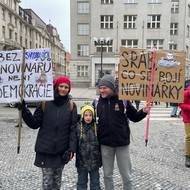 Na demonstraci nechyběly ani osobní vzkazy.