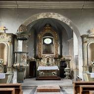 Oltář velenického kostela.