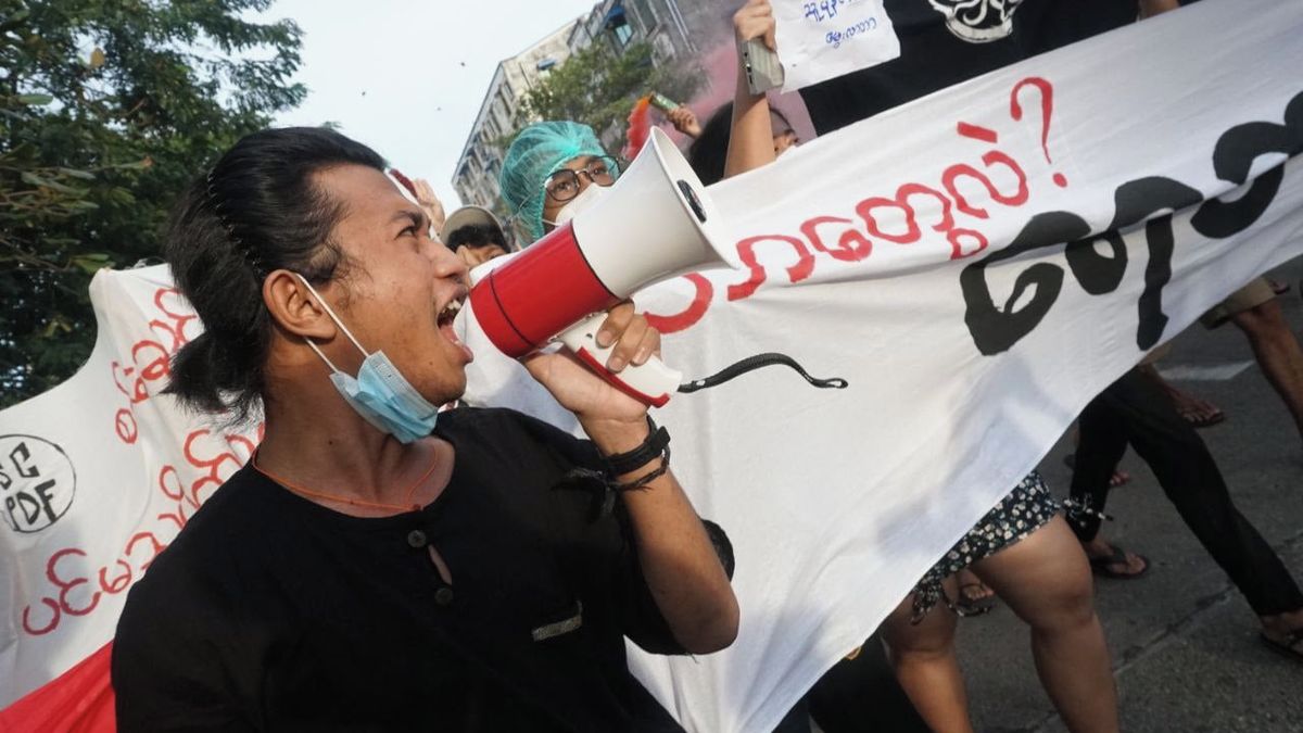 Muž, na něhož je vypsaná odměna: „Po převratu to bylo jak v zombie filmu“