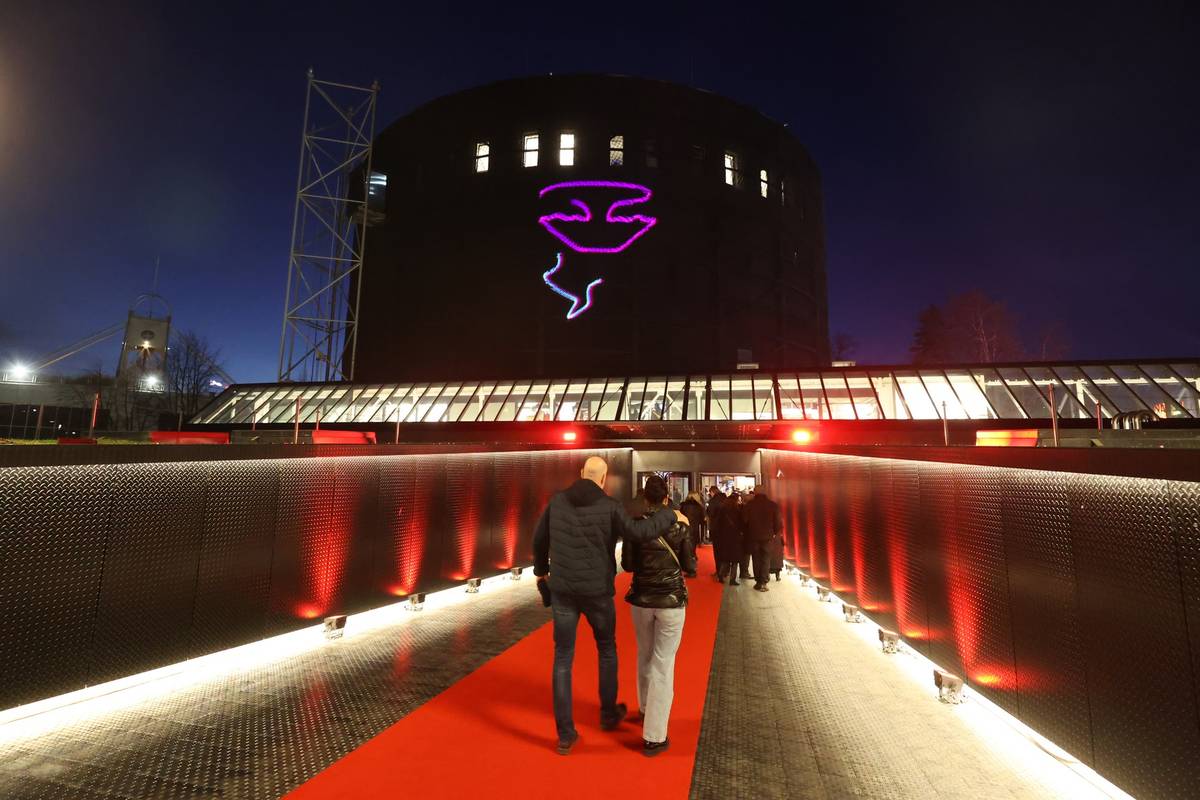 Jako divadelní spektákl a megashow označuje divadlo Nová spirála na pražském Výstavišti nový počin režiséra Viktora Tauše a skladatele Romana Holého.