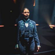 Na jevišti se objeví také tanečníci a boxeři.