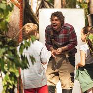 Jordan Haj jako Petr.