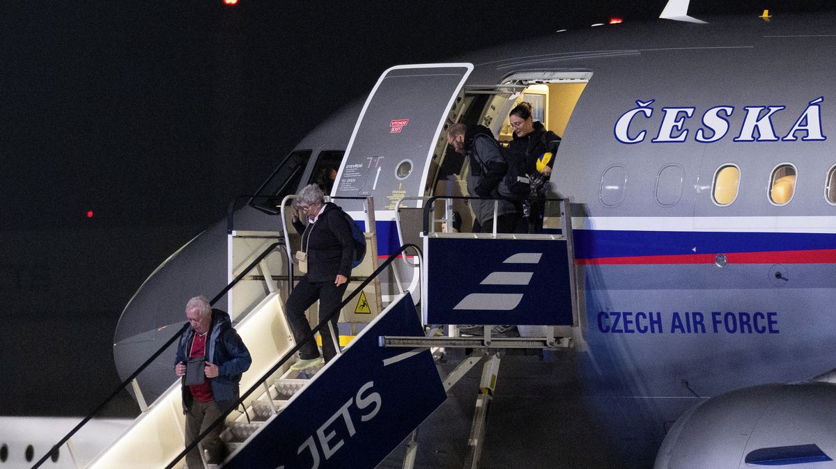 Češi na cestách? Prý měli sedět doma na zadku