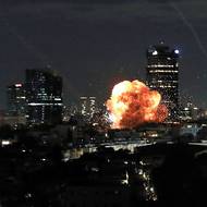 Izraelská záchranná služba ve středu uvedla, že ošetřila ženu ve věku přes 40 let se středně těžkým zraněním a dalších 11 lehce zraněných. (Výbuch v Tel Avivu, 28. února.)