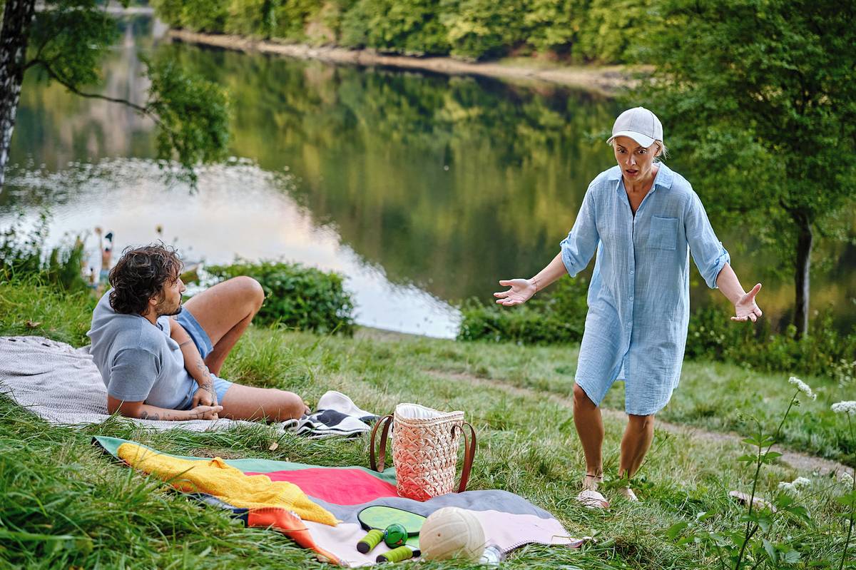 Barbora Poláková jako Denisa a Jordan Haj v roli Petra.