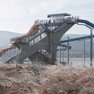 Čerstvý absolvent FAMU mapuje za pomocí fotoaparátu roztříštěný prostor české periferie z perspektivy outsidera.