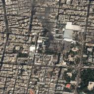 Kouř stoupá po izraelském vojenském útoku na velitelství íránské polovojenské organizace Basídž v Teheránu. (1. března)