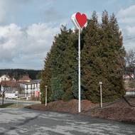 Dlouhodobě zkoumá městskou krajinu a periferii.