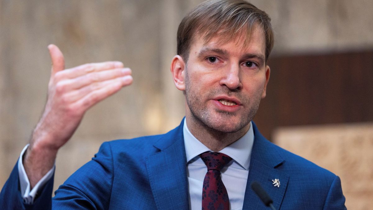 „Závažná zjištění.“ Kvůli defibrilátorům poslal Vojtěch do Olomouce policii