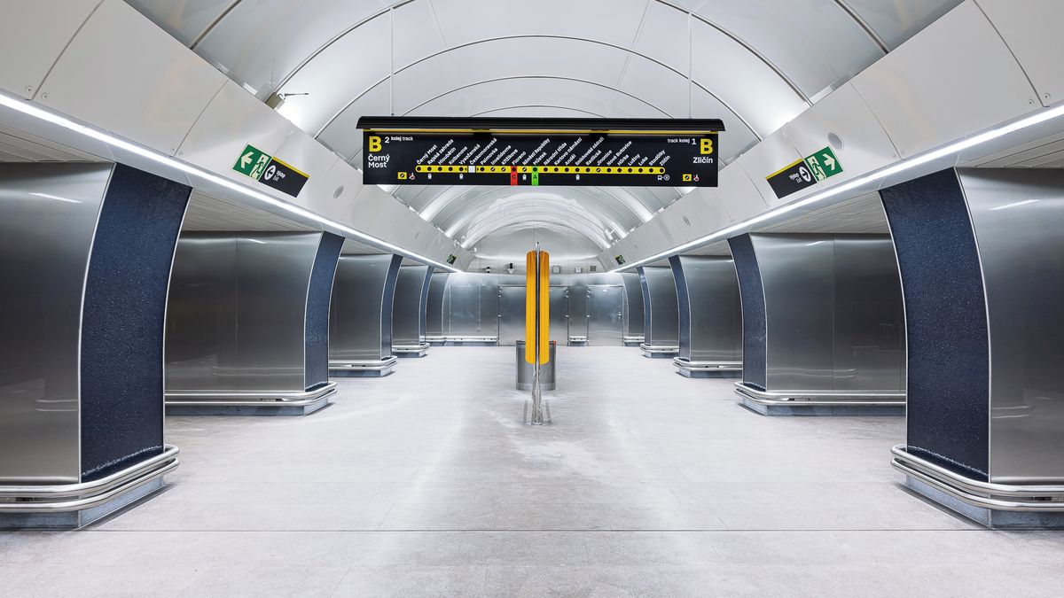 Cestující mohou znovu využívat stanici metra B Českomoravská