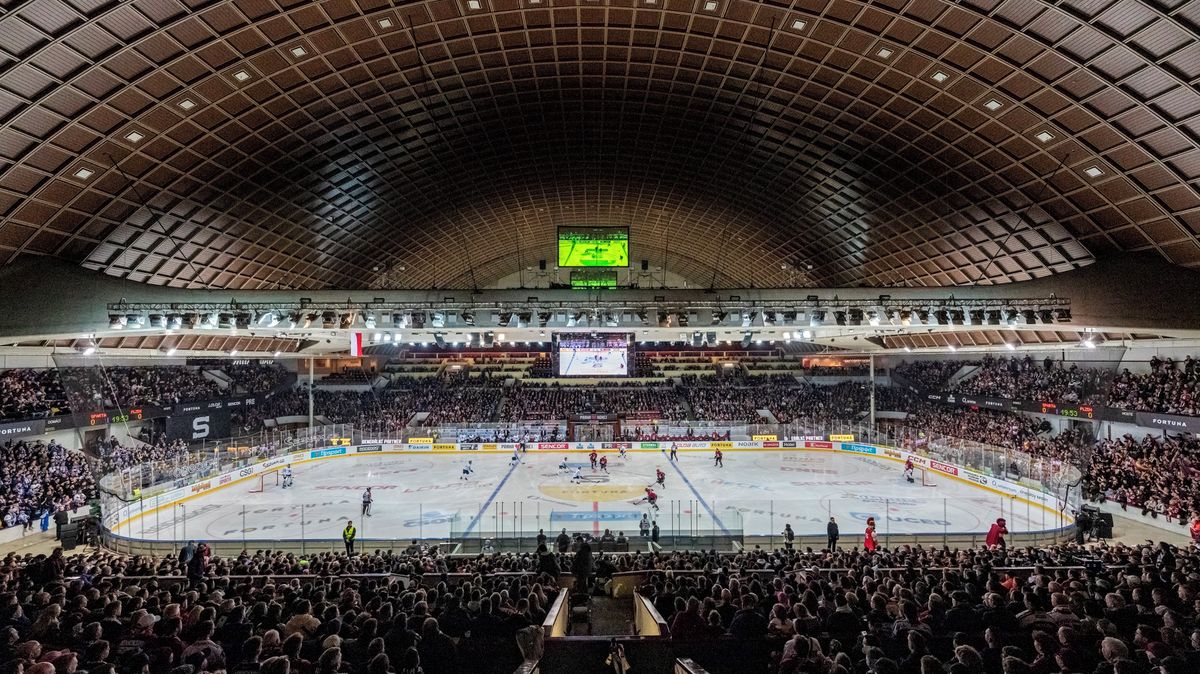 Sparta hrála v legendární hale. Žádná show, ale syrové devadesátky