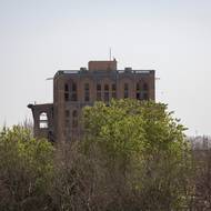 Bezmála čtyři týdny trvající vojenská operace USA a Izraele proti Íránu zanechává stopy i na kulturním dědictví. (Pohled na císařský palác Álí Qápú ve městě Isfahán, 11. března)