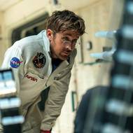 Na fotografii z filmu Spasitel, který od čtvrtka promítají česká kina, je Ryan Gosling jako Ryland Grace.